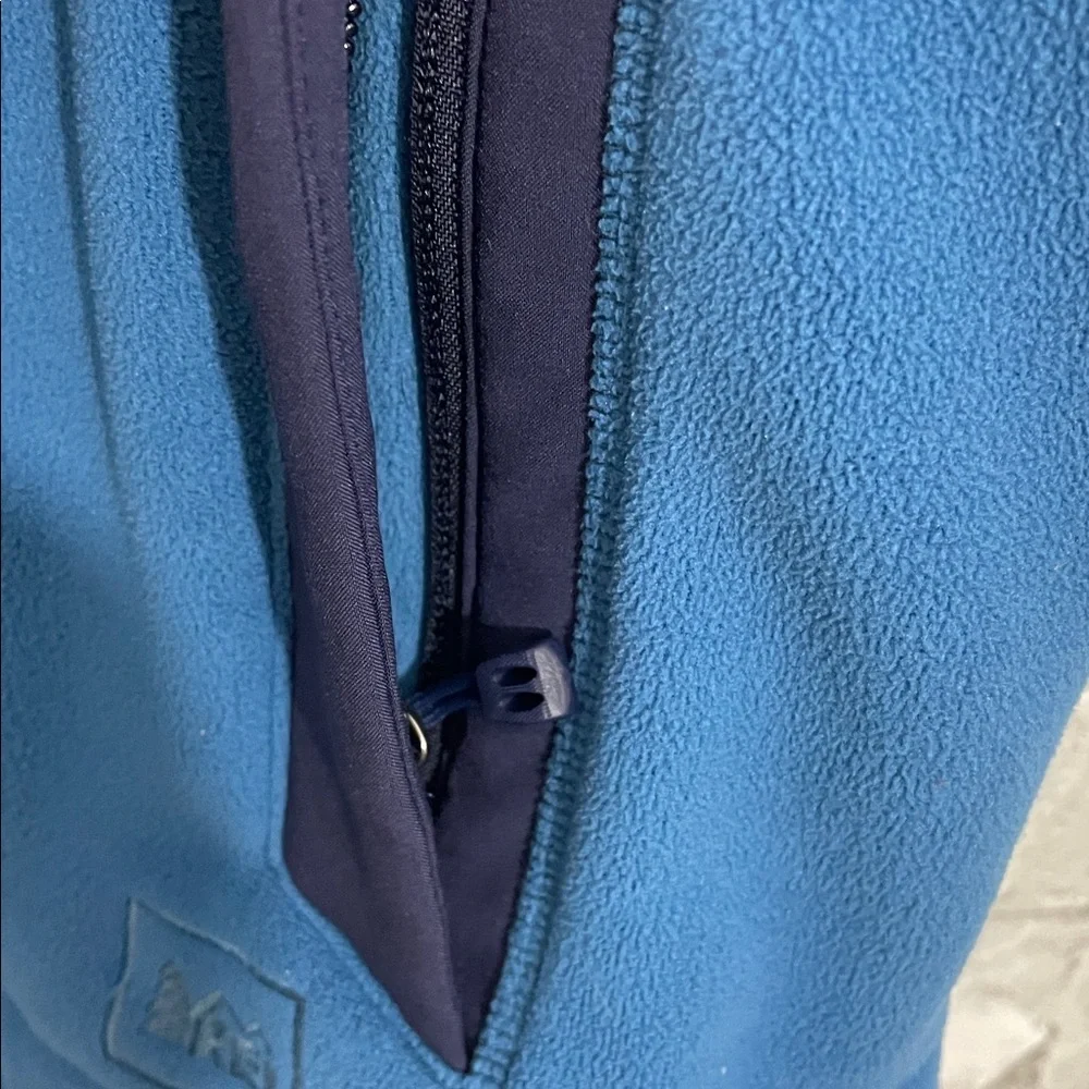 REI Men's Two-Tone Blue Vest